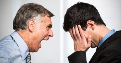 10 Red Flags of a Toxic Boss — and Tips for Working With One